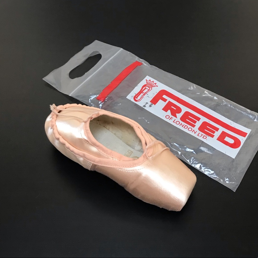 FREED OF LONDON point shoes